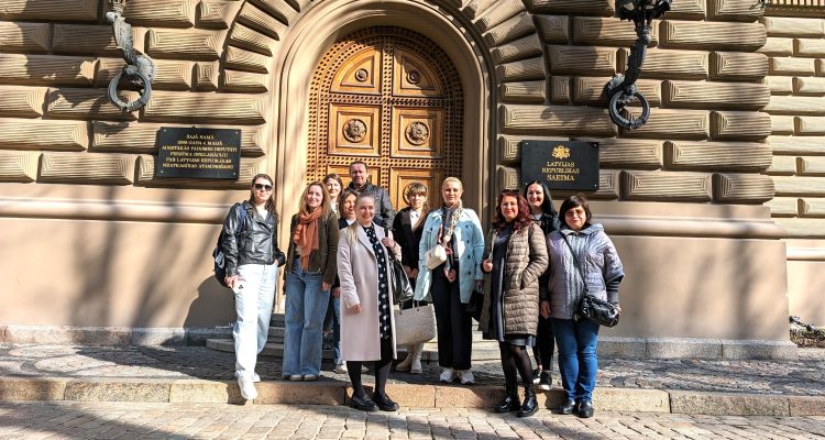 Ievadkursa dalībnieki apmeklēja Latvijas Saeimu