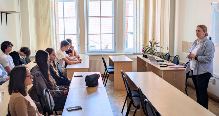 Guest lectures on digital innovations and sustainable hospitality in F&B industry