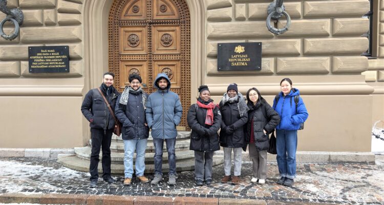 Ievadkursa dalībnieki apmeklēja Saeimu