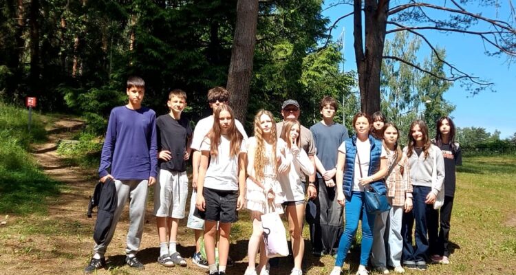 Vasaras integrācijas skolas dalībnieki viesojās Latvijas Etnogrāfiskajā brīvdabas muzejā